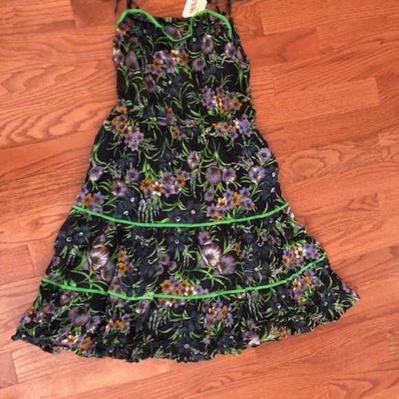 Beautiful Floral Summer Sundress. Size: Medium - Picture 7 of 7